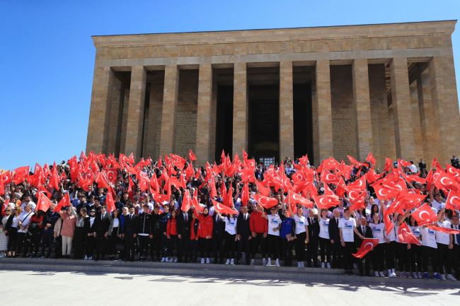 Gençlik ve Spor Bakanı Kasapoğlu Anıtkabir'i ziyaret etti
